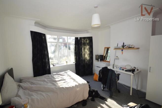 5 bed Semi-Detached to rent Image 9