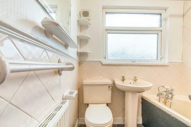 3 bed Terraced to rent Image 6