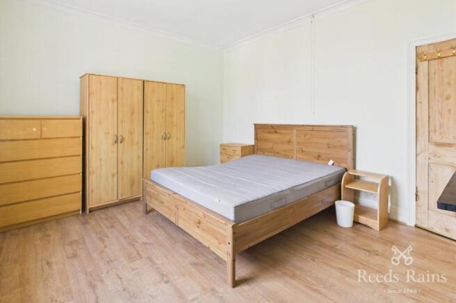 4 bed Semi-Detached to rent Image 7