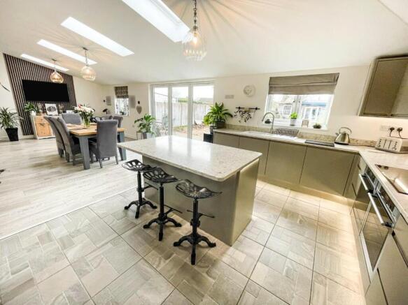 tlc_4296b847-2969-4e39-807a-60e05ba99c23_0746493.j