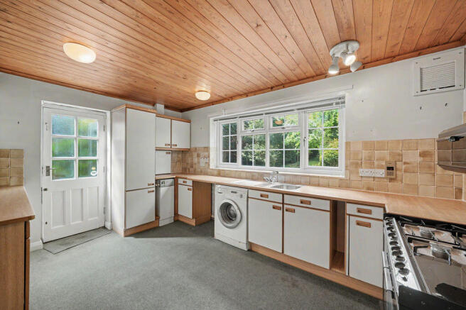 4 bed Detached for sale Image 8