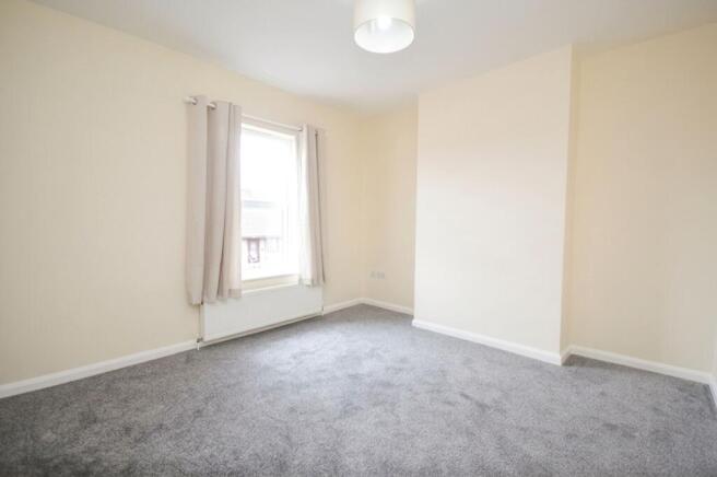 2 bed Terraced to rent Image 6