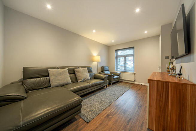 1409361-12-698b21...