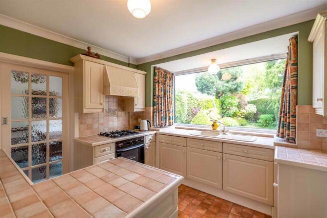 4 bed House for sale Image 6