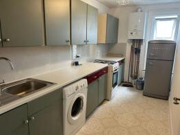 2a Flat 1, The Broadway, Friern Barnet Road, Friern Barnet, London N11 3DT