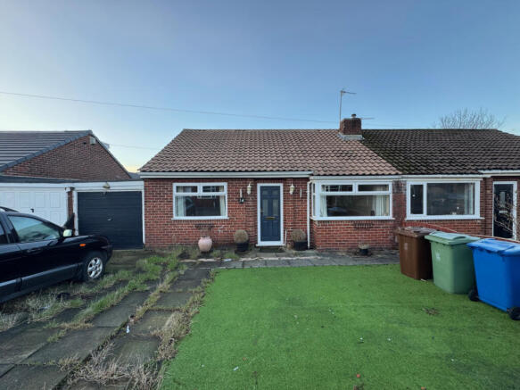 3 bed semi-detached bungalow for sale Maple Avenu
