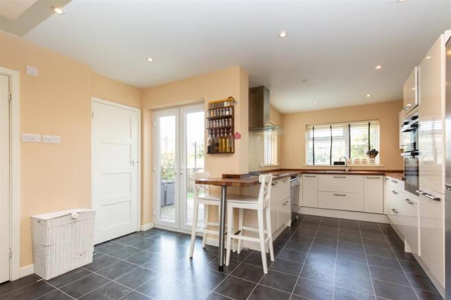 28 Fitzjohns Road-13.jpg