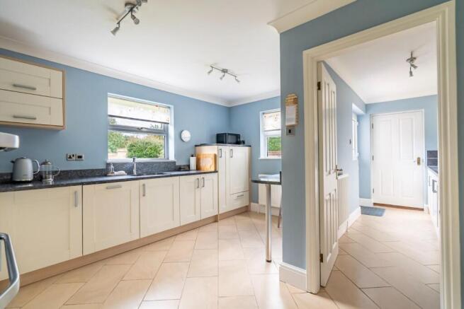4 bed Detached for sale Image 5