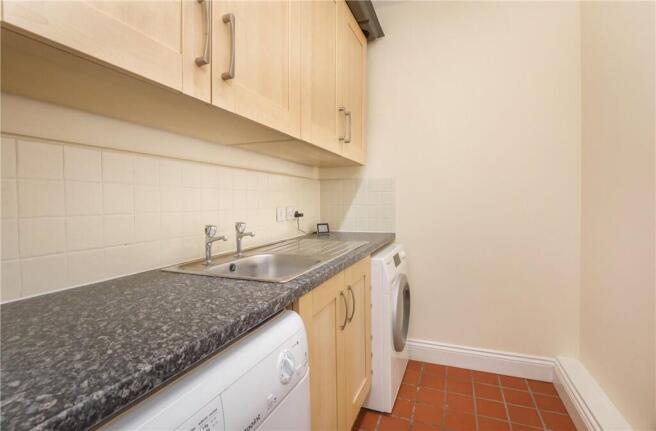 4 bed Terraced to rent Image 10