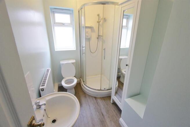 4 bed Terraced to rent Image 7