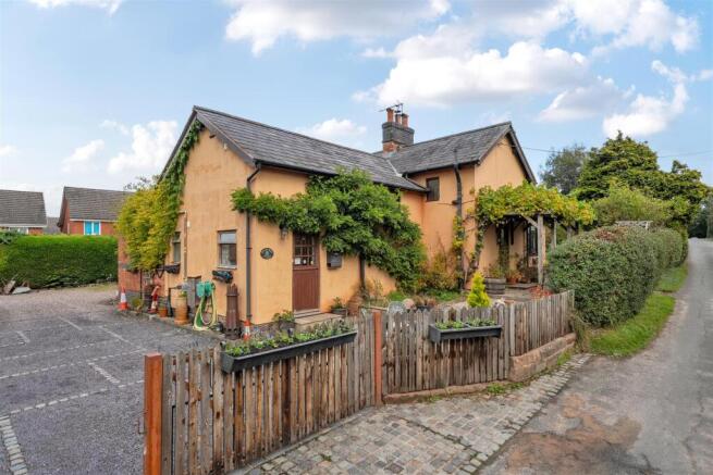 3-bed detached on Back Lane, Nomans Heath., £400,000