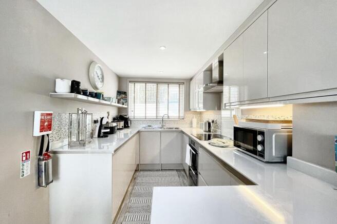 Meadowbank Road, Falmouth, TR11 – další