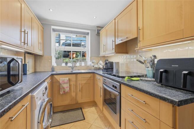 4 bed Terraced for sale Image 9