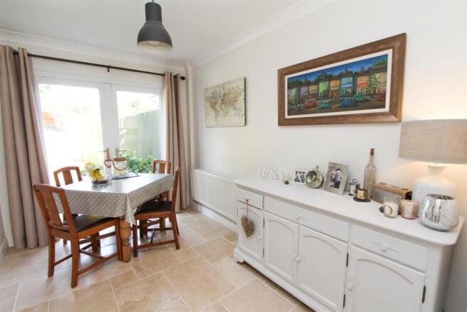 DINING ROOM.jpg
