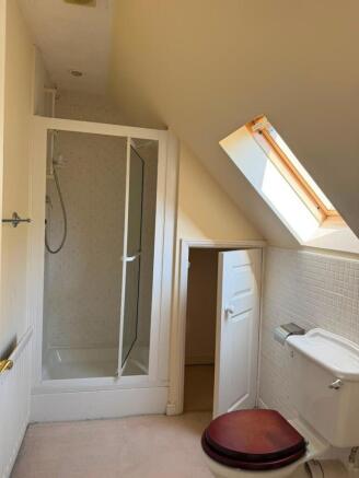 4 bed Detached to rent Image 8