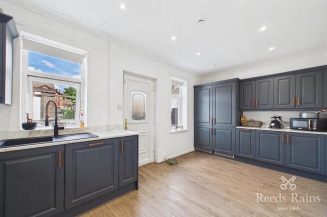 3 bed Semi-Detached for sale Image 4
