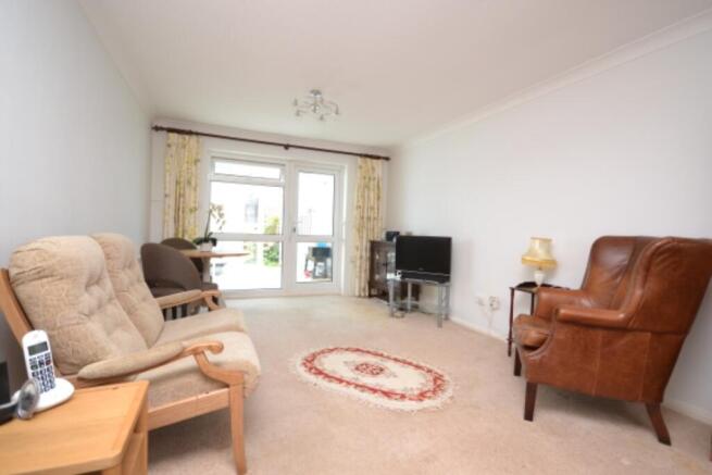 Spacious living room