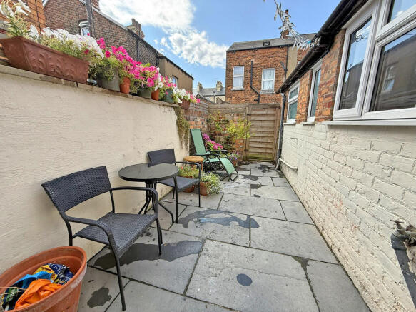 3 bed Terraced for sale Image 10