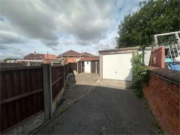 2 bed Semi-Detached for sale Image 12