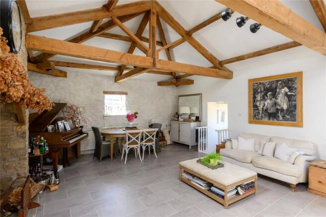 5 bed Detached for sale Image 6