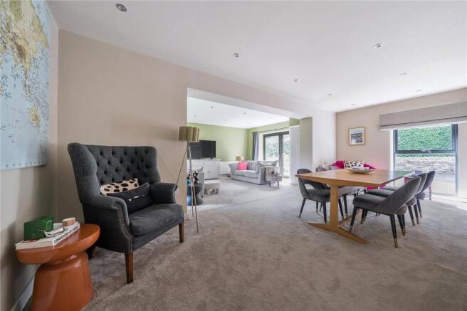 5 bed Detached for sale Image 8