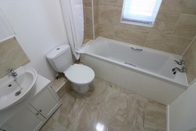 3 bed Semi-Detached to rent Image 12