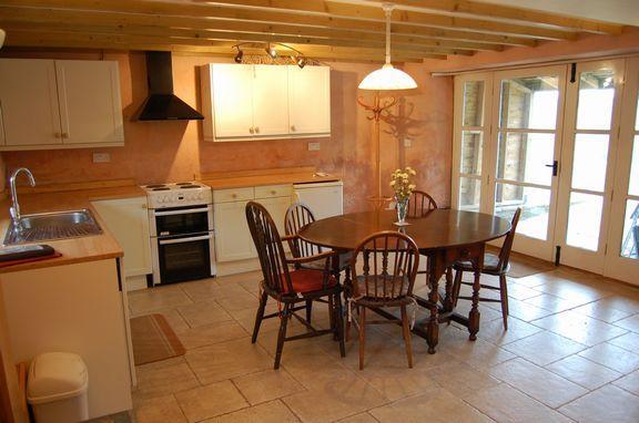 Kitchen & Dining Area