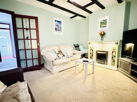 LOUNGE: