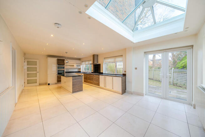 Dearne Close, Stanmore, Middlesex photo 4