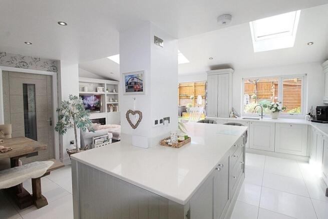 4 bed Detached for sale Image 8