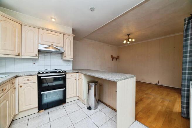 3 bed Semi-Detached for sale Image 7
