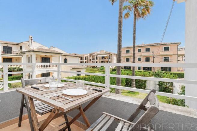 Apartment for sale in Puerto Pollensa with an excellent location, close to the beach and ready to move into.