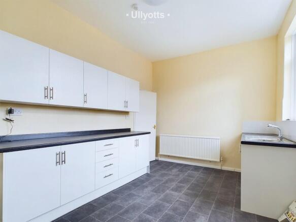 2 bed Flat to rent Image 4