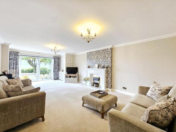 2 bed Flat for sale Image 5