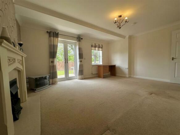 Living Room 2.jpg