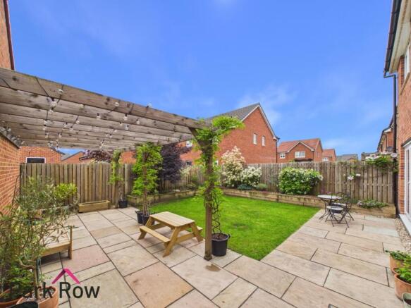5 bed Detached for sale Image 4