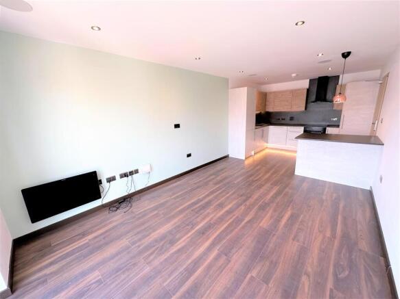 1 bed Apartment to rent Image 4