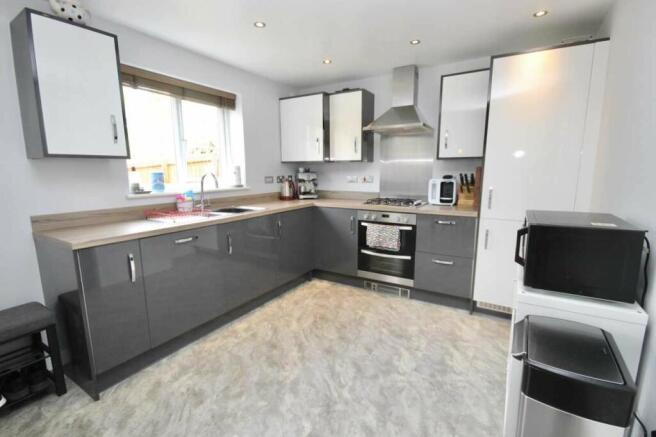 Kitchen/ Dining Room