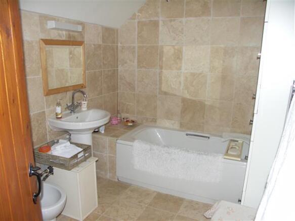 FAMILY BATHROOM