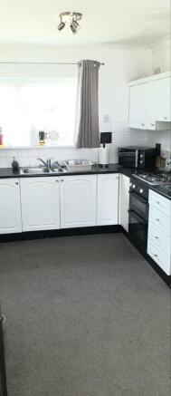 3 bed Detached to rent Image 7