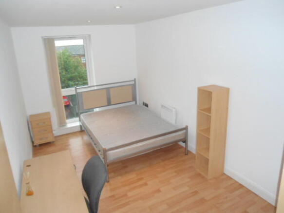 3 bed Flat Share to rent Image 4