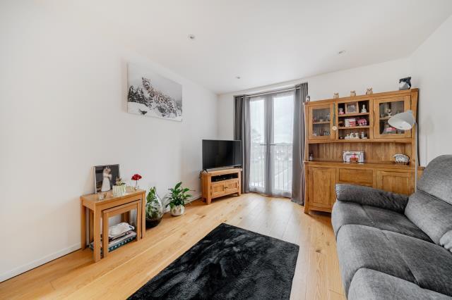 Frimley Road, Camberley photo 4