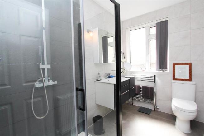 SHOWER ROOM.jpg