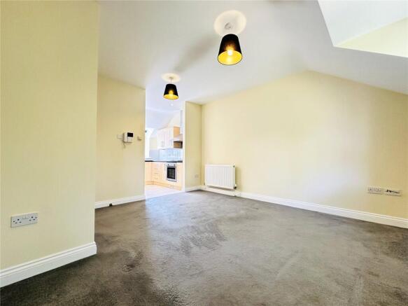 2 bed Apartment to rent Image 2