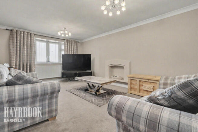 4 bed Detached for sale Image 8