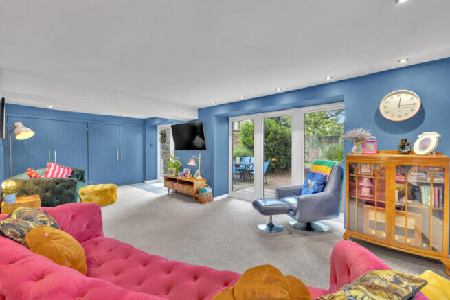 5 bed Detached for sale Image 10