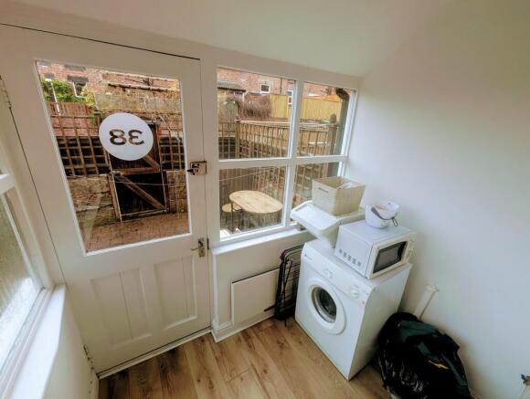 3 bed Terraced to rent Image 12