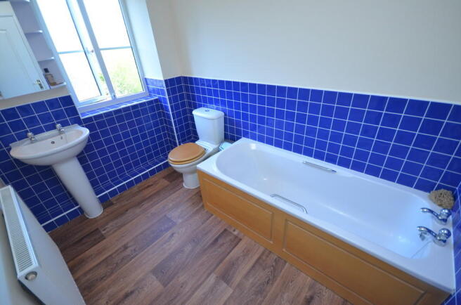 FAMILY BATHROOM