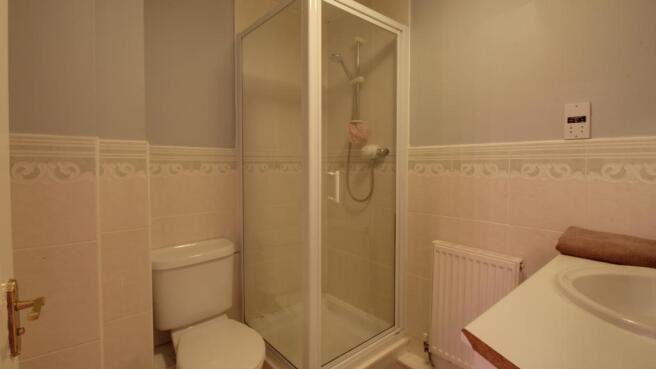 Ensuite to Bed 2