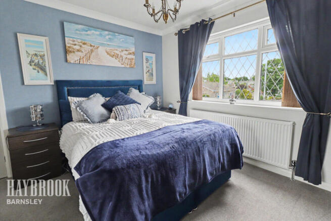 4 bed Detached Bungalow for sale Image 10